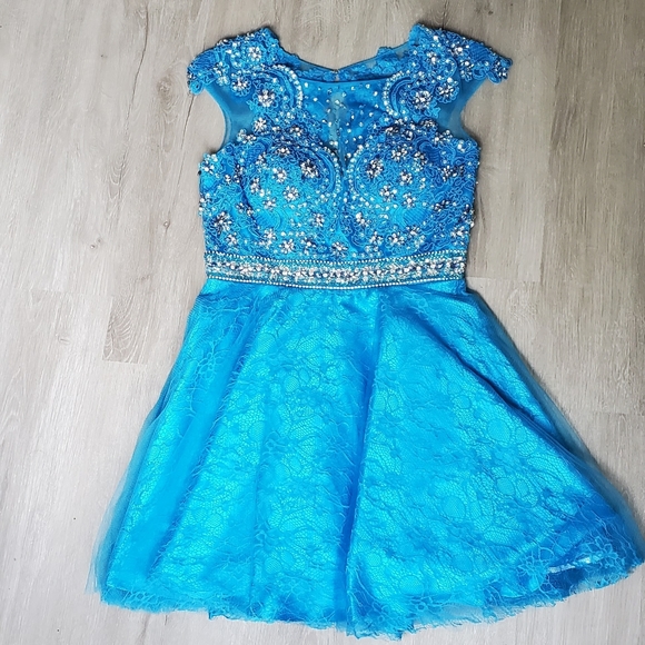 Dress - Picture 8 of 8